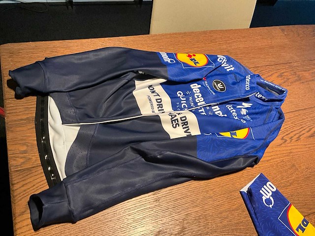 Gesigneerd wielershirt the wolfpack maes - afbeelding 6 van  8