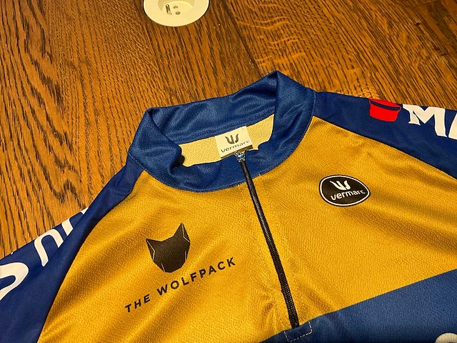 Gesigneerd wielershirt the wolfpack maes - afbeelding 6 van  8