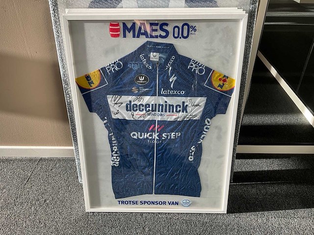 Gesigneerd wielershirt the wolfpack maes - afbeelding 1 van  4