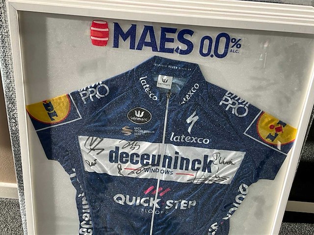 Gesigneerd wielershirt the wolfpack maes - afbeelding 2 van  4