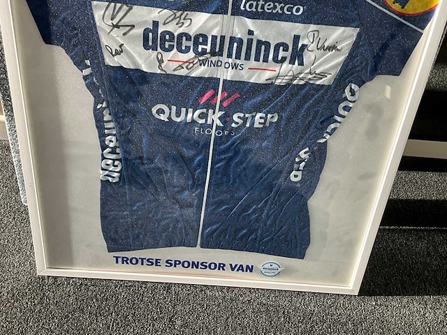 Gesigneerd wielershirt the wolfpack maes - afbeelding 3 van  4