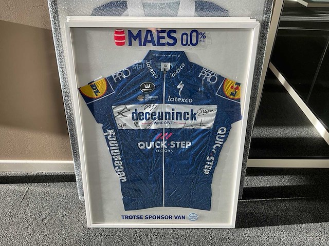 Gesigneerd wielershirt the wolfpack maes - afbeelding 1 van  4