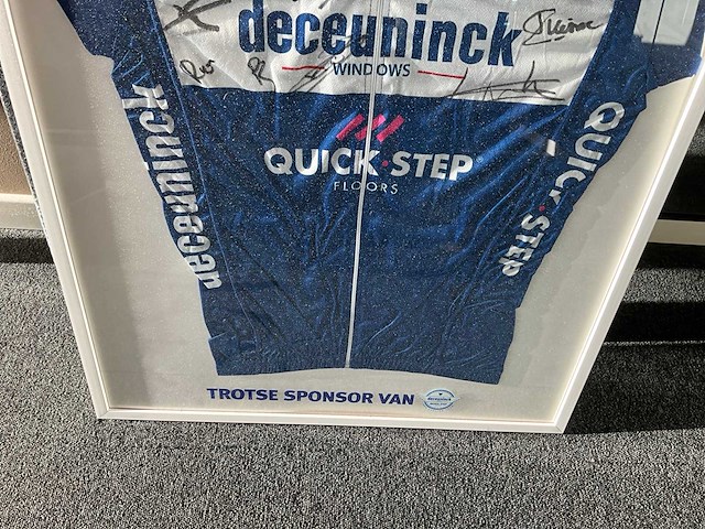 Gesigneerd wielershirt the wolfpack maes - afbeelding 3 van  4