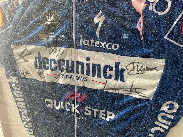 Gesigneerd wielershirt the wolfpack maes - afbeelding 4 van  4