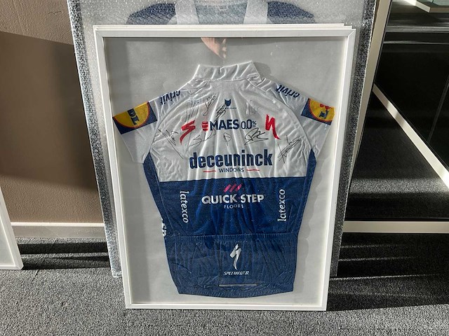 Gesigneerd wielershirt the wolfpack maes - afbeelding 1 van  4