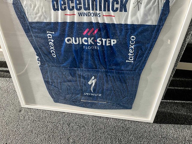 Gesigneerd wielershirt the wolfpack maes - afbeelding 3 van  4