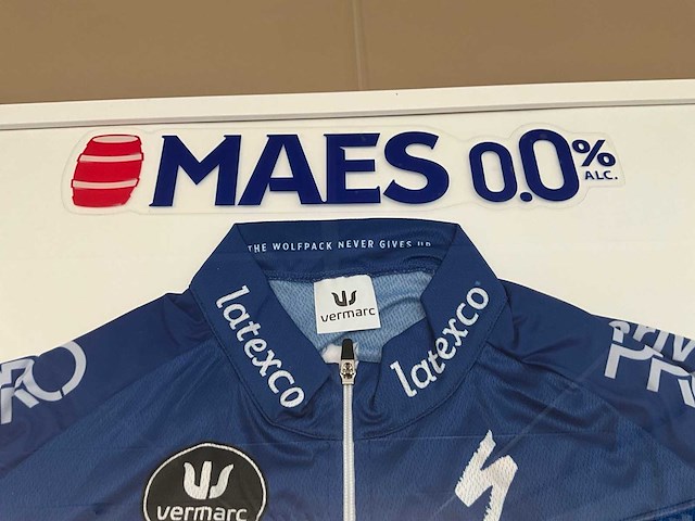 Gesigneerd wielershirt the wolfpack maes - afbeelding 7 van  7
