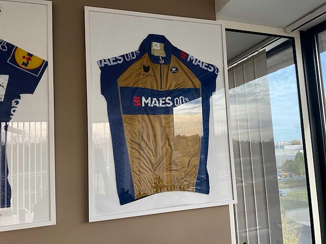 Gesigneerd wielershirt the wolfpack maes - afbeelding 5 van  6