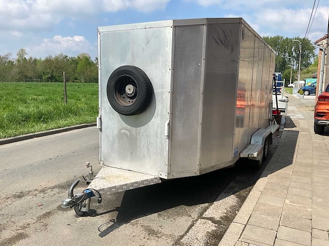 Gesloten 750kg aanhangwagen - afbeelding 1 van  17