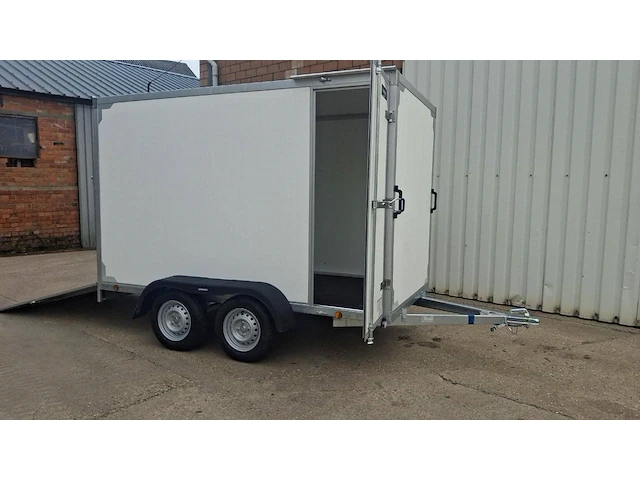 Gesloten aanhangwagen 3mx1.50mx1.80m - afbeelding 1 van  1