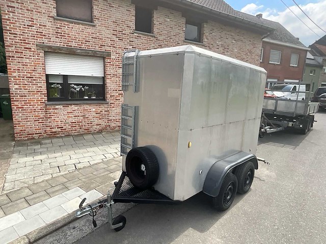 Gesloten aanhangwagen 750kg aanhangwagen - afbeelding 1 van  16