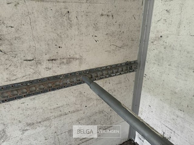 Gesloten aanhangwagen hapert met verlaagde oprijklep - afbeelding 8 van  25
