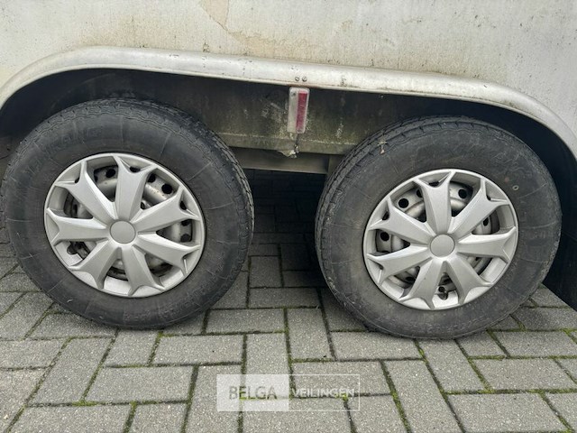 Gesloten aanhangwagen hapert met verlaagde oprijklep - afbeelding 14 van  25