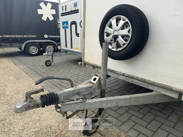 Gesloten aanhangwagen hapert met verlaagde oprijklep - afbeelding 16 van  25