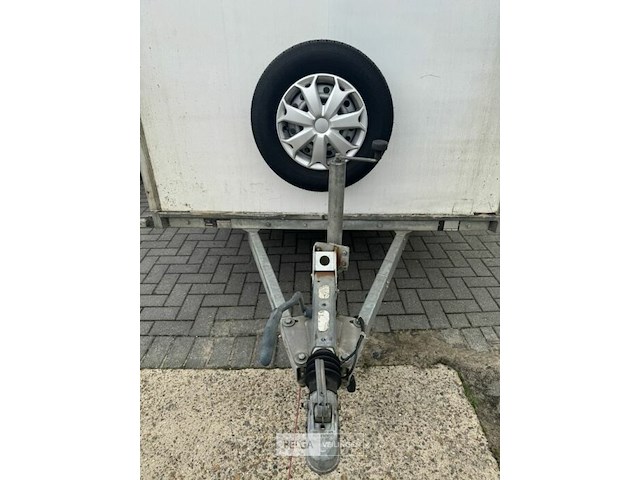 Gesloten aanhangwagen hapert met verlaagde oprijklep - afbeelding 12 van  25