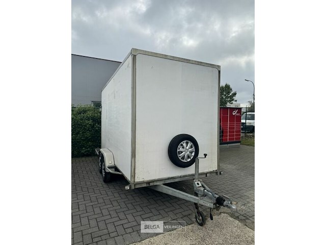Gesloten aanhangwagen hapert met verlaagde oprijklep - afbeelding 21 van  25