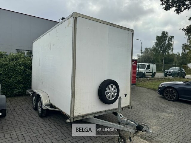Gesloten aanhangwagen hapert met verlaagde oprijklep - afbeelding 22 van  25