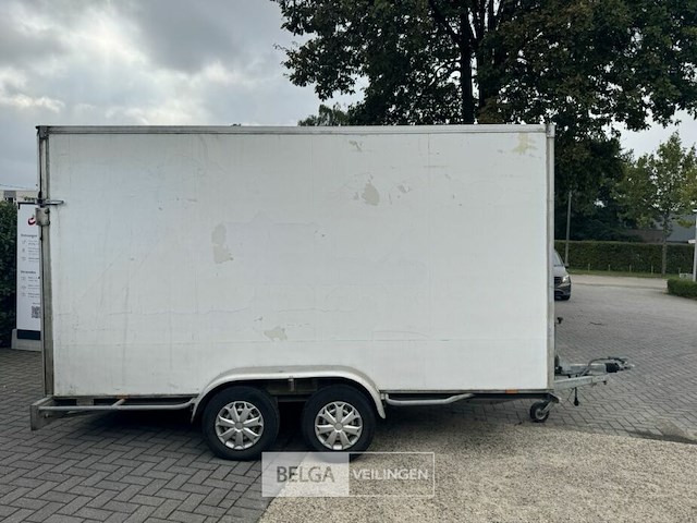 Gesloten aanhangwagen hapert met verlaagde oprijklep - afbeelding 24 van  25