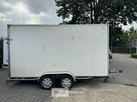 Gesloten aanhangwagen hapert met verlaagde oprijklep - afbeelding 24 van  25