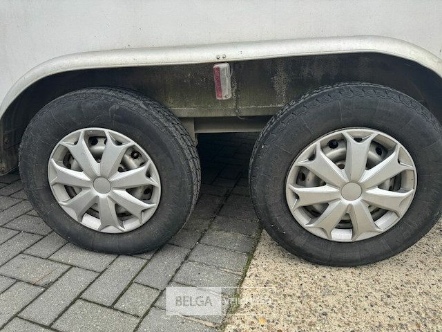 Gesloten aanhangwagen hapert met verlaagde oprijklep - afbeelding 25 van  25