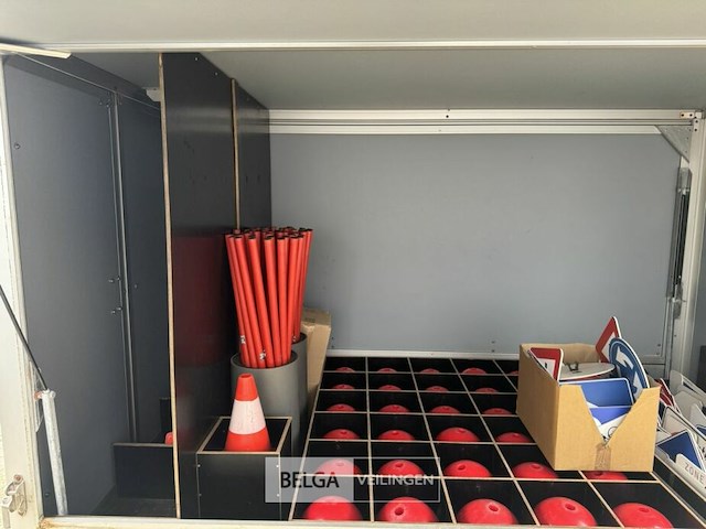 Gesloten aanhangwagen saris met verkoopkleppen - afbeelding 17 van  22