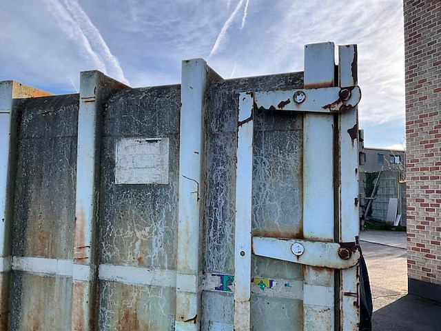 Gesloten container - afbeelding 8 van  19