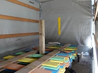 Gesloten kipaanhangwagen saris - afbeelding 5 van  15