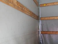 Gesloten kipaanhangwagen saris - afbeelding 6 van  15