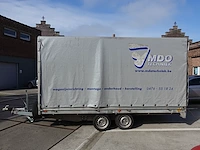 Gesloten kipaanhangwagen saris