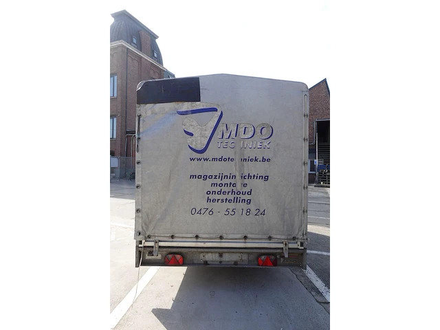 Gesloten kipaanhangwagen saris - afbeelding 9 van  15