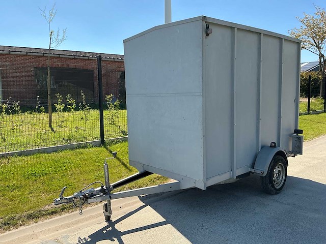 Gesloten opbouw aanhangwagen - afbeelding 1 van  9
