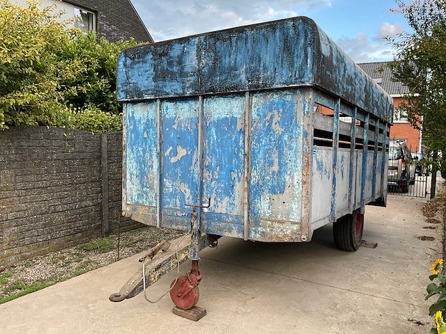 Gesloten vee-/dierenaanhangwagen - afbeelding 1 van  11