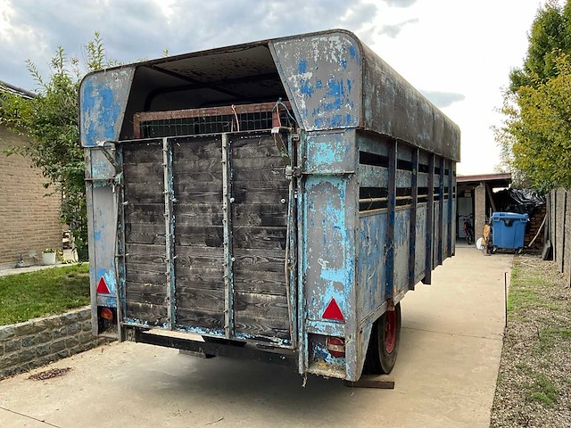 Gesloten vee-/dierenaanhangwagen - afbeelding 6 van  11