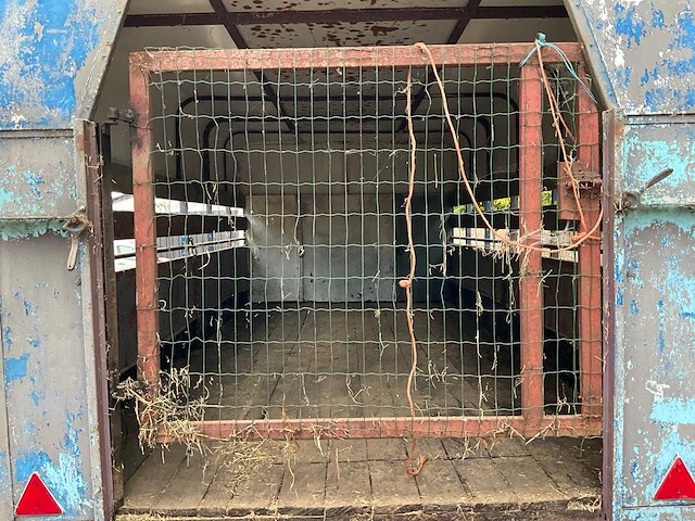 Gesloten vee-/dierenaanhangwagen - afbeelding 10 van  11