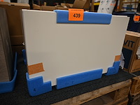 Gesloten witte kast met lade - afbeelding 1 van  2