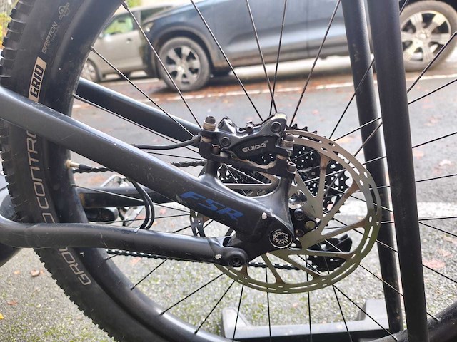 Gespecialiseerde carbon e-mountainbike - afbeelding 6 van  9
