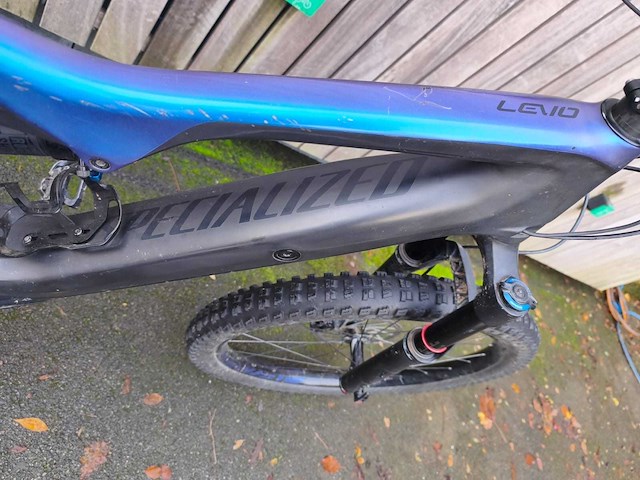 Gespecialiseerde carbon e-mountainbike - afbeelding 7 van  9