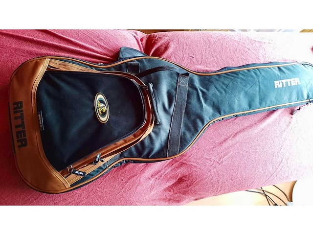 Getekend “ritter" elektrische gitaar - afbeelding 2 van  3