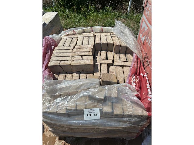 Gevelstenen roca 215x102x65 - afbeelding 1 van  2