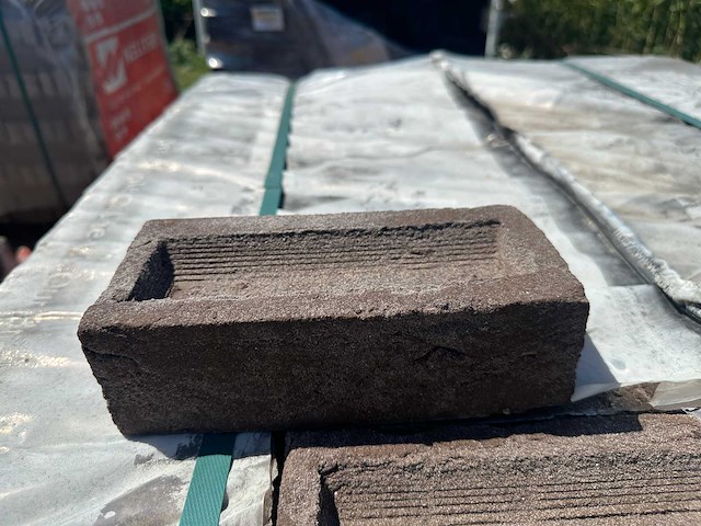 Gevelstenen zwart mangaan 210x102x65 - afbeelding 2 van  2