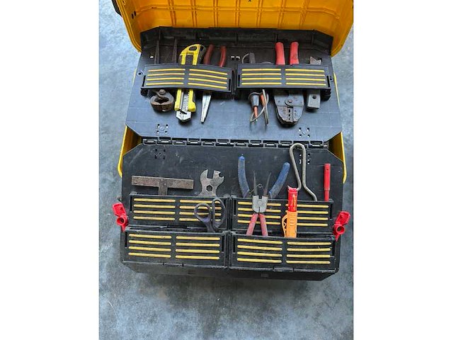 Gevulde gereedschapkoffer - tools set - afbeelding 1 van  3