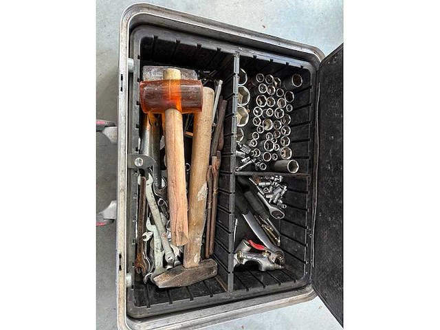 Gevulde gereedschapskoffer - accessory haandtools - afbeelding 1 van  4