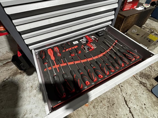 Gevulde verrijdbare werkkar kraftwerk - afbeelding 7 van  10