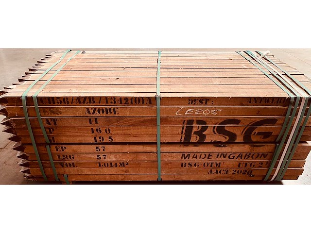 Gezaagd en gepunt azobe weidepalen (160x) - afbeelding 3 van  4