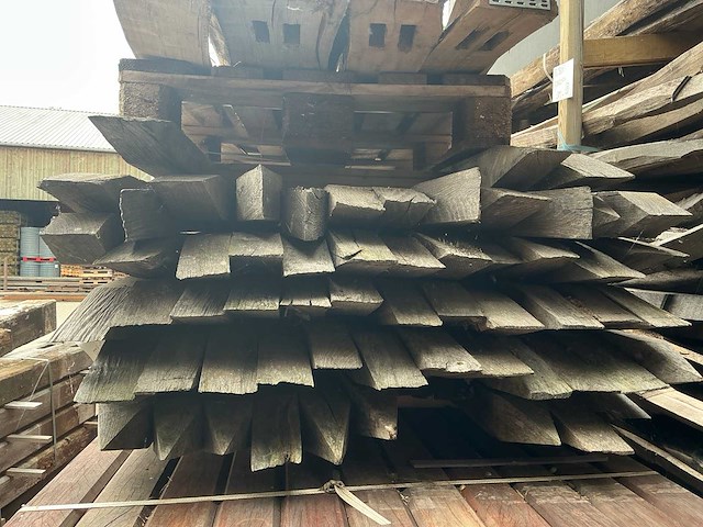 Gezaagde robinia paal (63x) - afbeelding 4 van  4