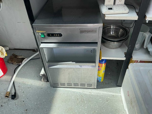 Ggmgastro ijsblokjesmachine - afbeelding 1 van  4