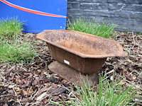 Gietijzeren bloempot - afbeelding 2 van  4