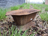 Gietijzeren bloempot - afbeelding 4 van  4