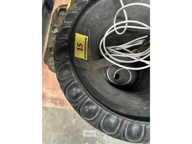 Gietijzeren lampedair - afbeelding 2 van  4