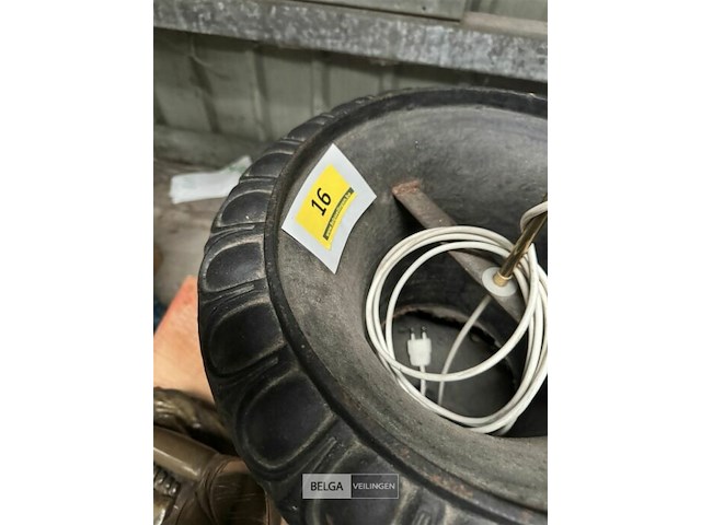 Gietijzeren lampedair - afbeelding 3 van  3